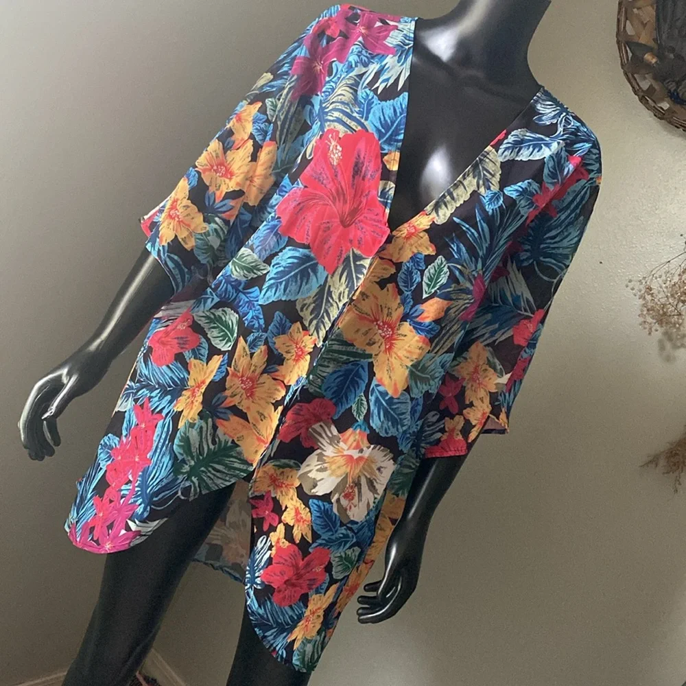 Beautiful Floral Sheer Kimono Cardigan Cover Up - Picture 4 of 10